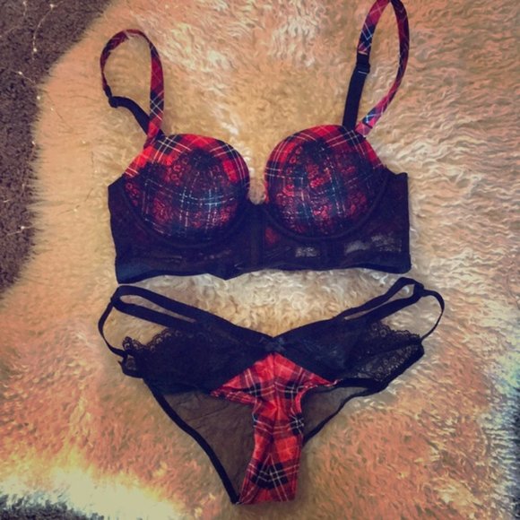 Victoria Secret Christmas Special BRA NWT - Picture 1 of 8